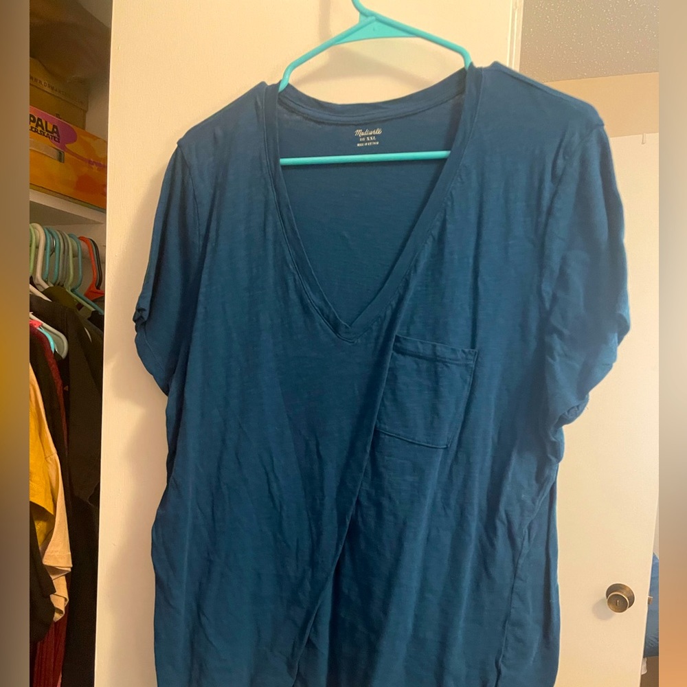 Madewell | Whisper CottonV-Neck Pocket Tee in Royal Blue